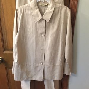 Eddie Bauer pant suit.  Size12. Off-white.